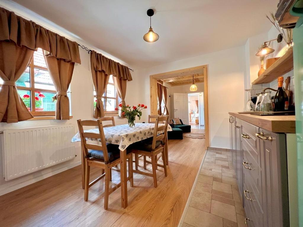 Victoria Gasthaus Rasnov - Charming Vacation House In Rasnov Екстериор снимка